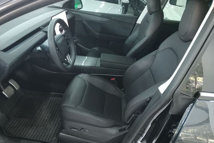 特斯拉 Model Y 2025款 长续航全轮驱动 首发版中控内饰19