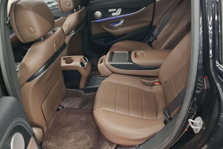 奔驰E级 2019款 E 300 L 运动豪华型中控内饰21