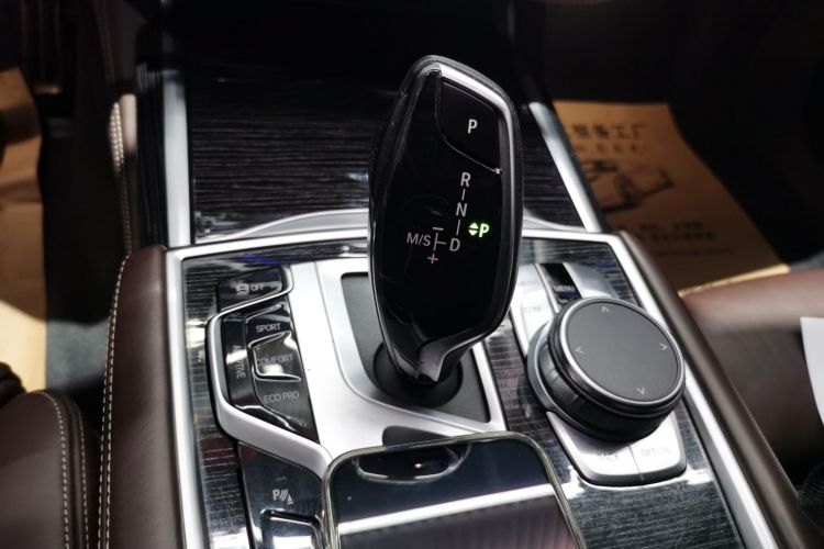 宝马7系 2019款 改款 730Li M运动套装中控内饰18