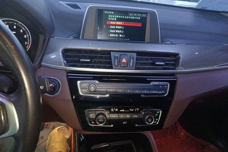 宝马X1 2019款 sDrive18Li 尊享型中控内饰16