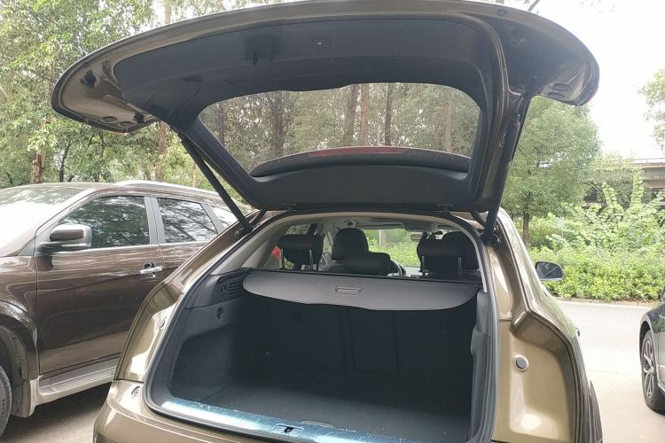 奥迪Q3 2018款 30周年年型 30 TFSI 时尚型机舱底盘23