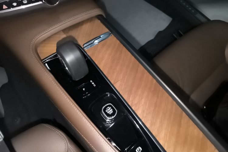 沃尔沃S90 2023款 B5 智逸豪华版中控内饰18