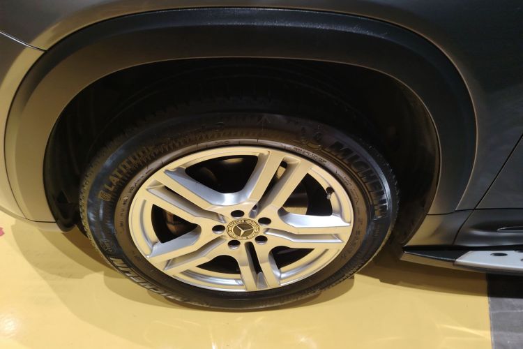 奔驰GLB 2023款 GLB 200 动感型车身外观6007