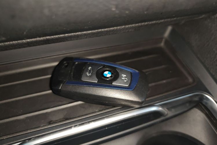 宝马3系 2017款 320i M运动型中控内饰11