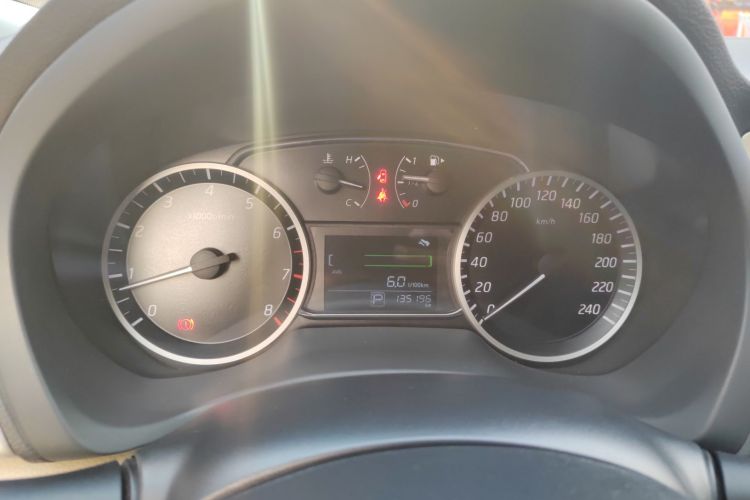 日产 轩逸 2016款 1.6XV CVT智享版中控内饰14