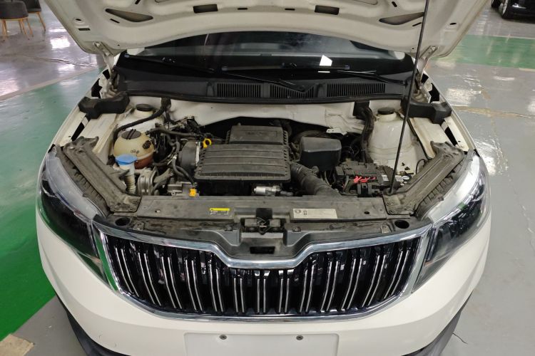 斯柯达 柯米克 2018款 1.5L 自动标准版 国VI机舱底盘24