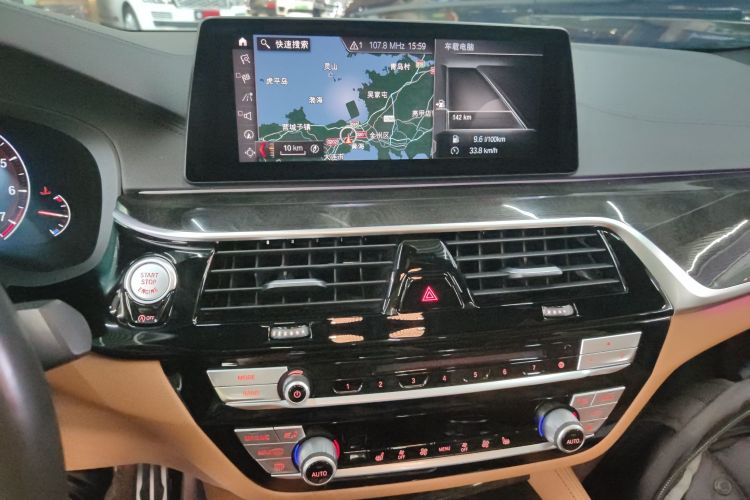 宝马5系 2019款 改款 530Li 领先型 M运动套装中控内饰16