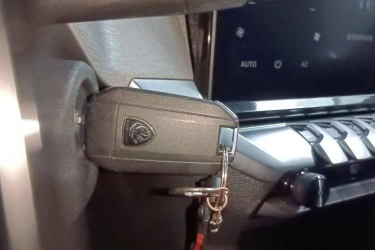 标致408 2022款 1.6T 进取版中控内饰11