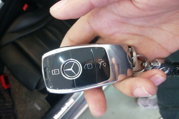 奔驰C级 2020款 改款 C 200 L 时尚型运动版中控内饰7001