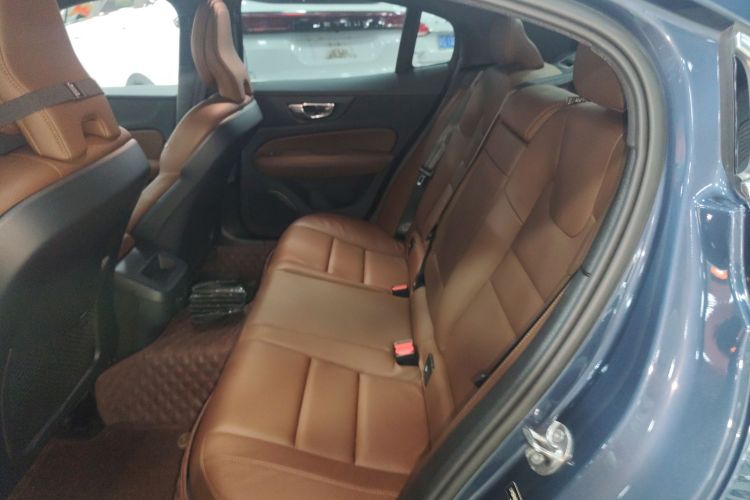 沃尔沃S60 2022款 B4 智逸豪华版中控内饰7004