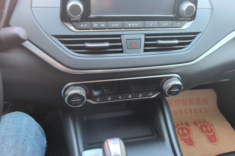 日产 天籁 2019款 2.0L XL 舒适版中控内饰16