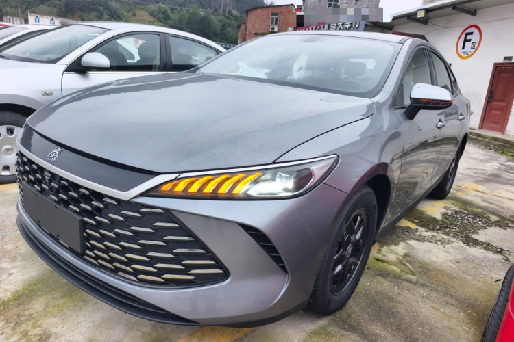 比亚迪 秦PLUS 2025款 DM-i 智驾版 55KM领先型车身外观1