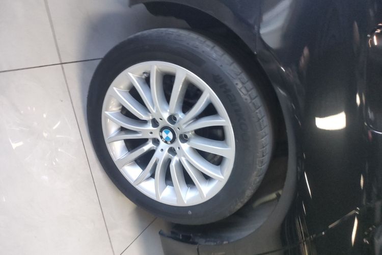 宝马5系 2014款 525Li 豪华设计套装车身外观6008