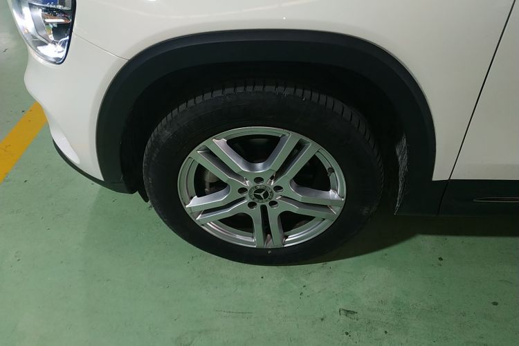 奔驰GLB 2023款 GLB 200 动感型车身外观6007