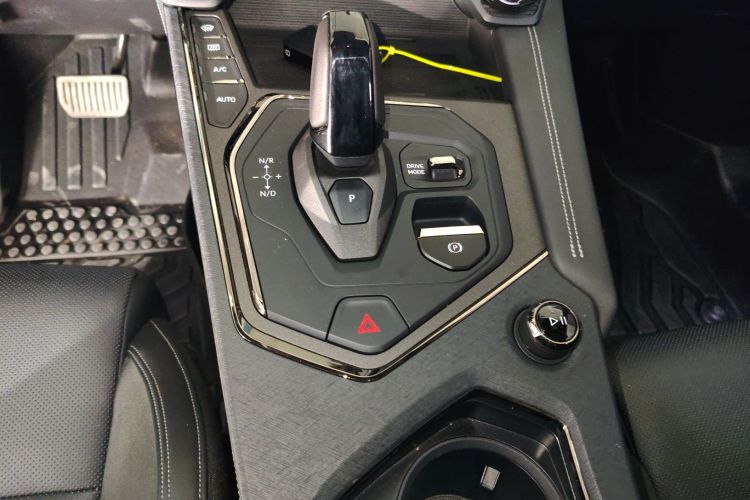 领克01 EM-P 2023款 1.5TD EM-P PM中控内饰18