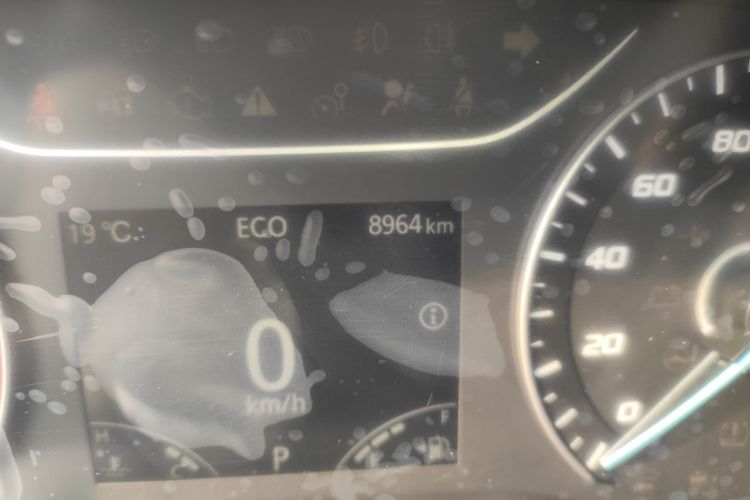 江铃福顺 2025款 2.0T 8AT柴油短轴中顶商运型多功能乘用车5/6座中控内饰15