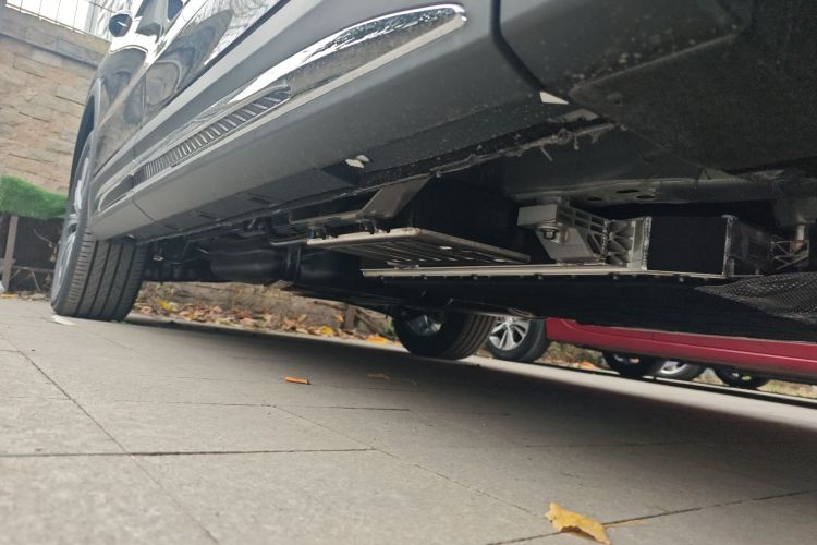 红旗HS7 PHEV 2025款 2.0T PHEV 四驱200万辆纪念版 6座局部细节9001