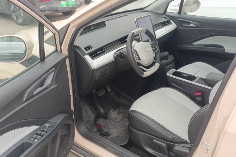 哪吒汽车 哪吒AYA 2023款 401中控内饰20