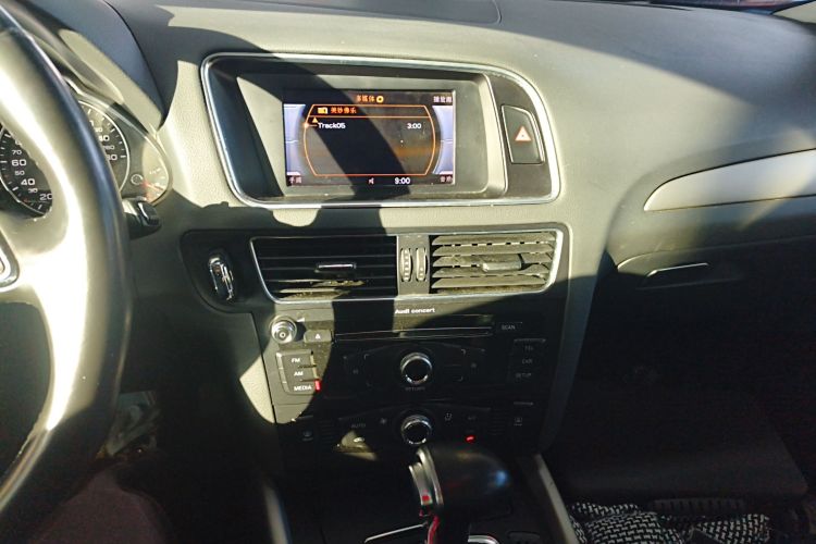 奥迪Q5 2013款 40 TFSI 进取型局部细节16