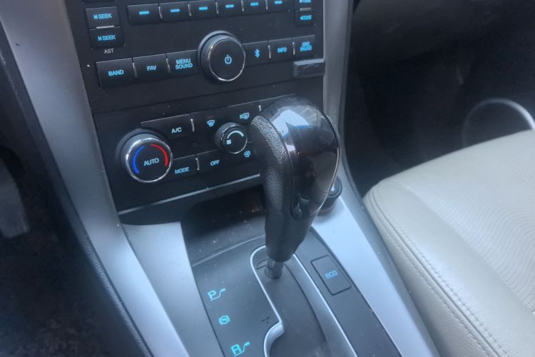 雪佛兰 科帕奇 2015款 2.4L 四驱旗舰版 7座中控内饰18