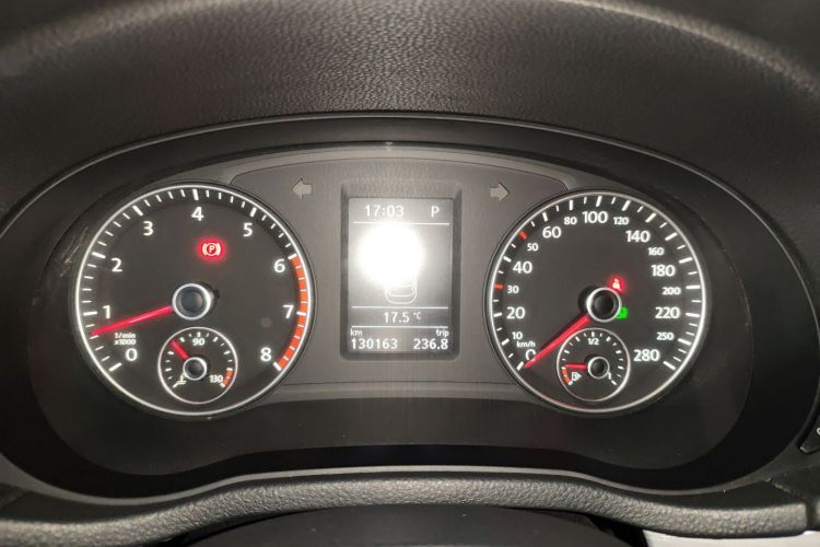 大众 帕萨特 2015款 1.8TSI DSG尊荣版中控内饰14