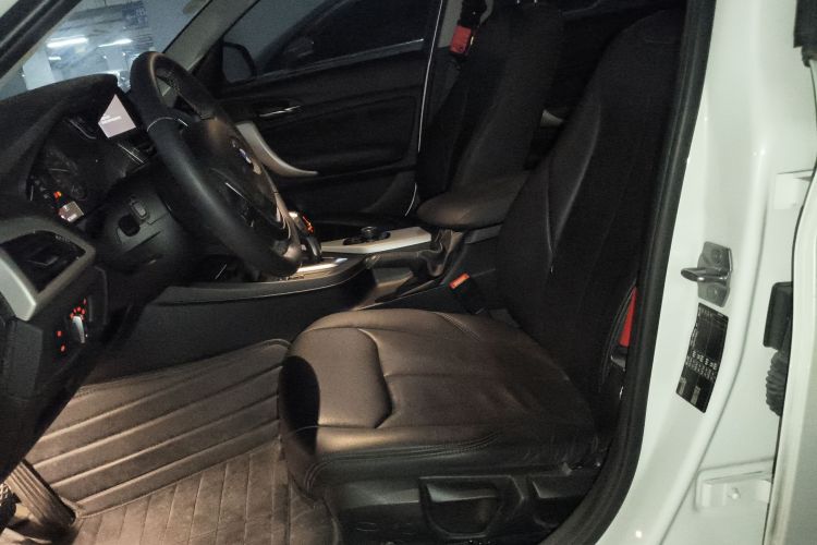 宝马1系(进口) 2016款 118i 领先型中控内饰19