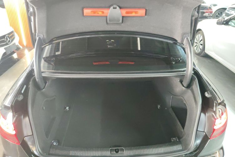 奥迪A4L 2022款 40 TFSI 时尚动感型机舱底盘23