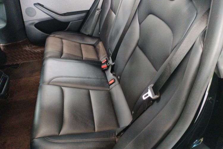 特斯拉 Model 3 2023款 后轮驱动版中控内饰7004