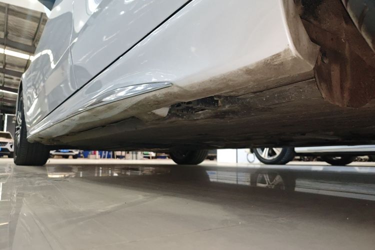 奔驰C级 2023款 改款 C 260 L 运动版局部细节9002