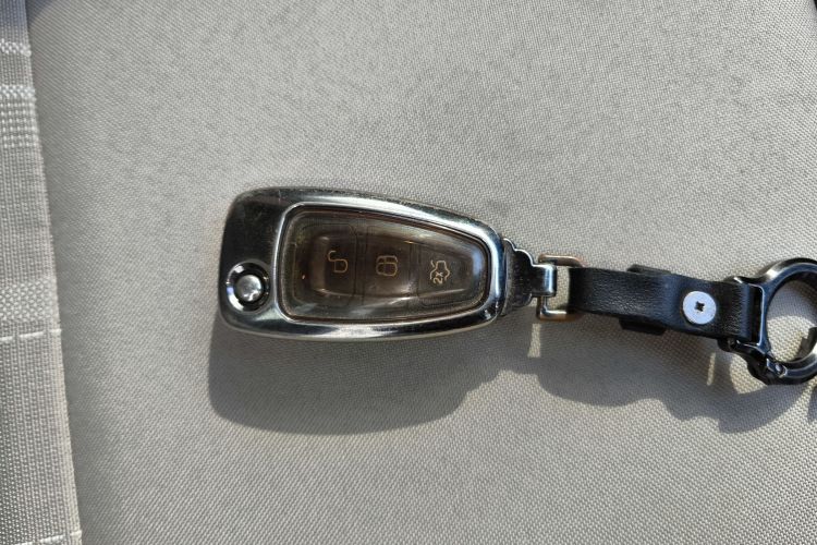 福特 福克斯 2015款 三厢 1.6L 自动舒适型中控内饰7001