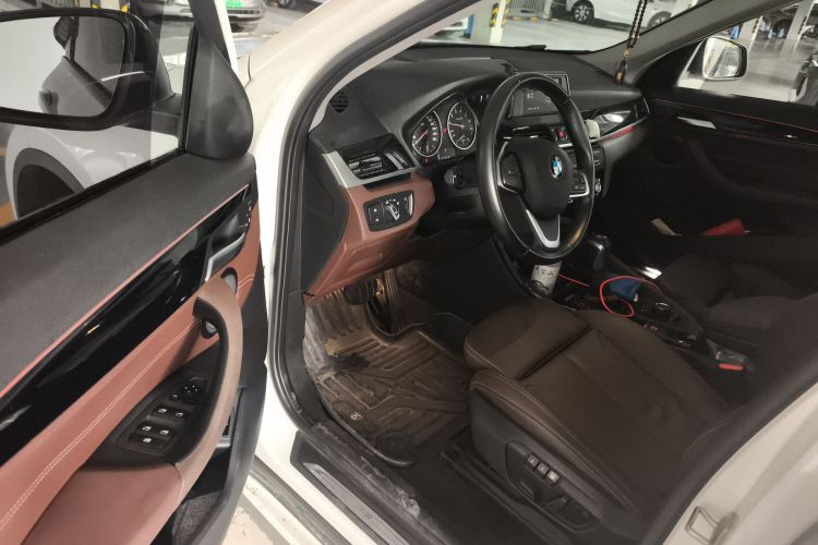 宝马X1 2018款 sDrive18Li 尊享型中控内饰20