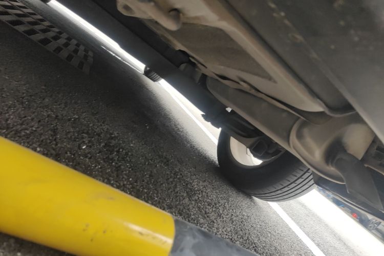 现代 朗动 2013款 1.6L 自动尊贵型局部细节9009