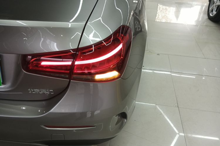 奔驰A级 2020款 改款 A 180 L 运动轿车特殊配置车身外观9