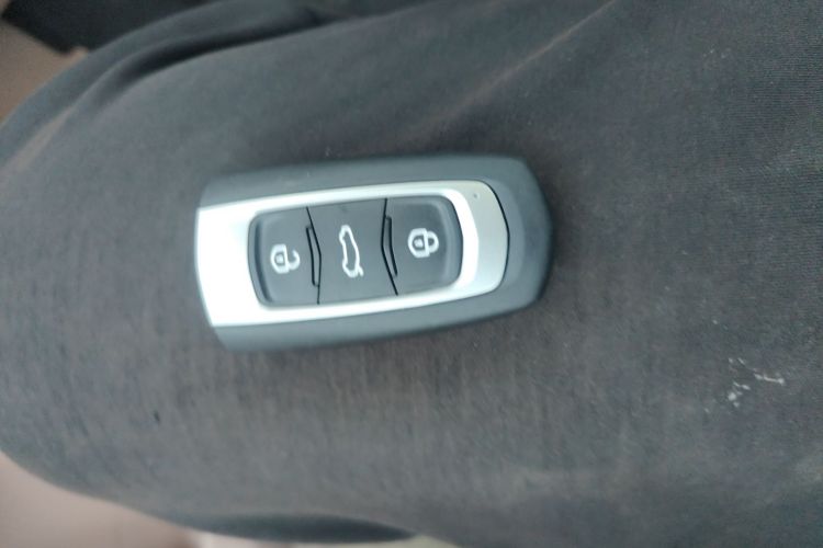 吉利银河 2024款 熊猫mini 200km 耐力熊中控内饰7001