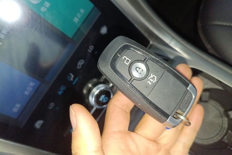 福特 蒙迪欧 2020款 EcoBoost 180 时尚型中控内饰7001