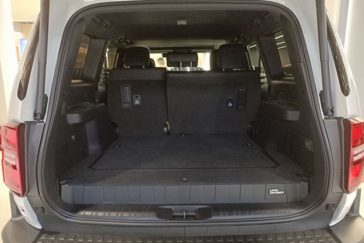 丰田 普拉多 2024款 2.4T 全能TX版 5座机舱底盘23