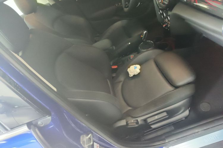 MINI 2019款 1.5T COOPER 艺术家 五门版局部细节41