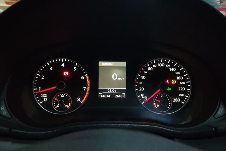 大众 帕萨特 2015款 1.8TSI DSG御尊版中控内饰14