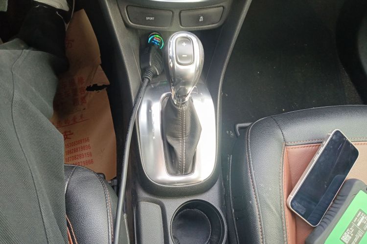 别克 昂科拉 2015款 1.4T 自动两驱都市精英型中控内饰18