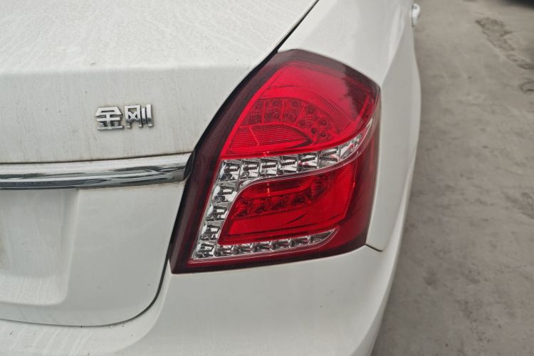 吉利汽车 金刚 2016款 1.5L 手动精英型车身外观9