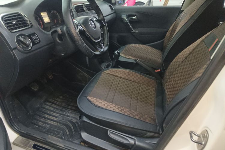 大众 Polo 2016款 1.4L 手动风尚型中控内饰19