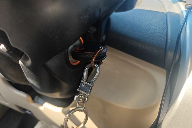 三菱 帕杰罗·劲畅 2013款 3.0L 自动两驱豪华版中控内饰11