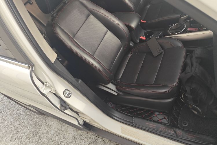 众泰 大迈X5 2015款 1.5T CVT知县型 国IV局部细节41