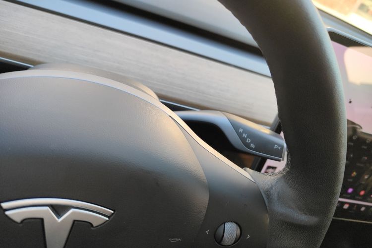 特斯拉 Model Y 2021款 长续航全轮驱动版中控内饰18