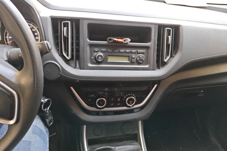 五十铃 瑞迈 2020款 2.8T经典两驱柴油国VI舒享型加长版JE493ZLQ6E局部细节16