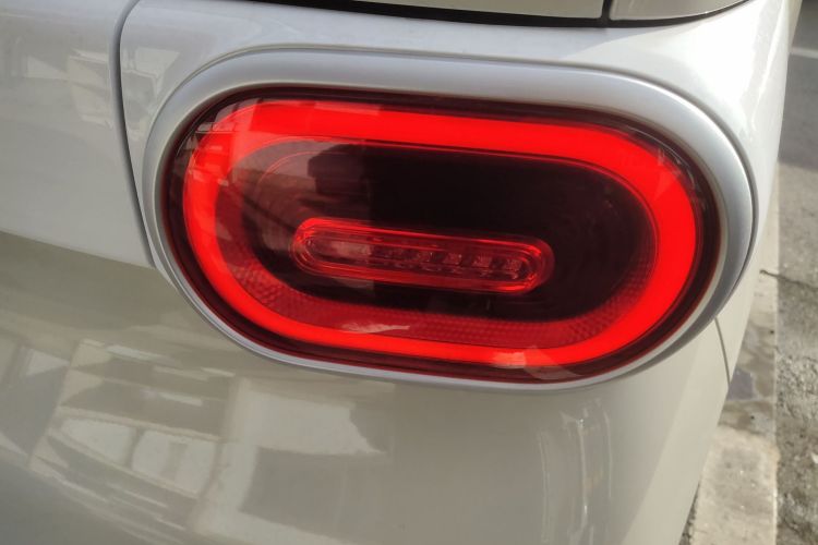 五菱汽车 宏光MINIEV 2024款 第三代 215km 青春版车身外观9