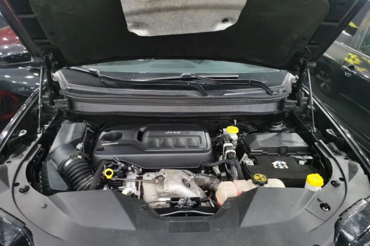 Jeep 自由光 2019款 2.0T 四驱探享版+自动驾驶智慧包 国V局部细节24