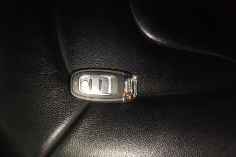 奥迪A4L 2016款 35 TFSI 典藏版 自动标准型中控内饰7001