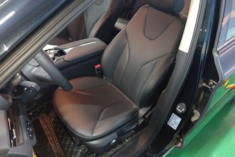 红旗E-QM5 2022款 431km 充电乐享版局部细节19