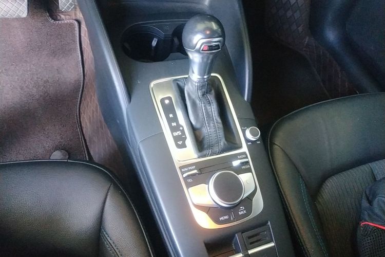 奥迪A3 2018款 30周年年型 Sportback 35 TFSI 时尚型中控内饰18